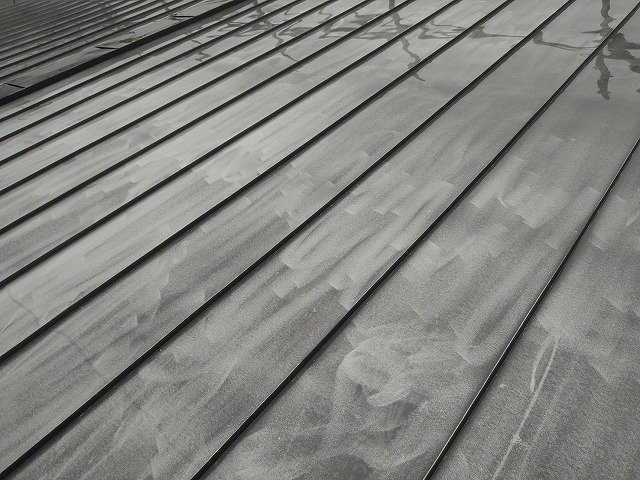 北杜市　ガルバリウム鋼板　塗装工事　高圧洗浄　遮熱塗料